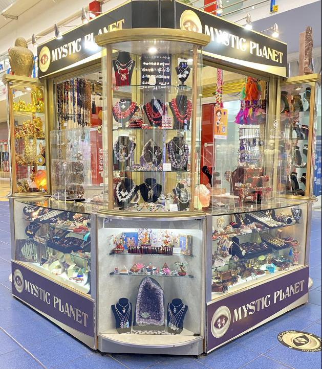 Kiosko de Mystic Planet en Albrook Mall, pasillo del Rinoceronte